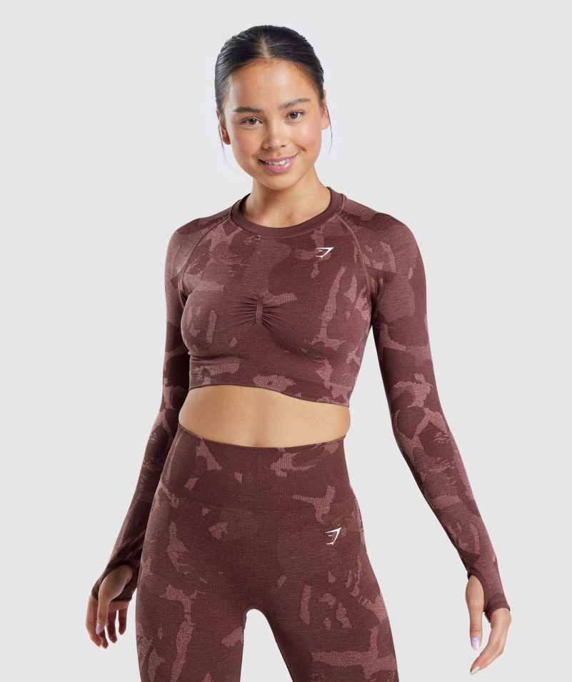 Gymshark Adapt Camo Bezšvový Crop Top S Dlhým Rukávom Savanovo-čerešňovo Hnedý