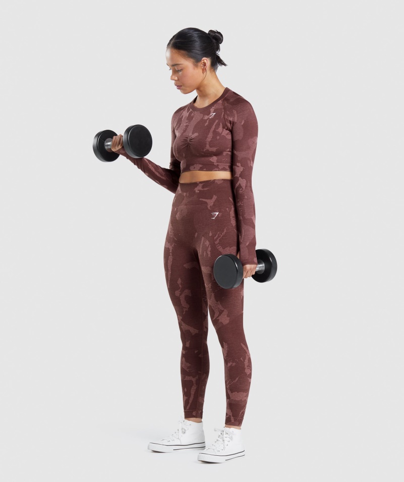 Gymshark Adapt Camo Bezšvový Crop Top S Dlhým Rukávom Savanovo-čerešňovo Hnedý