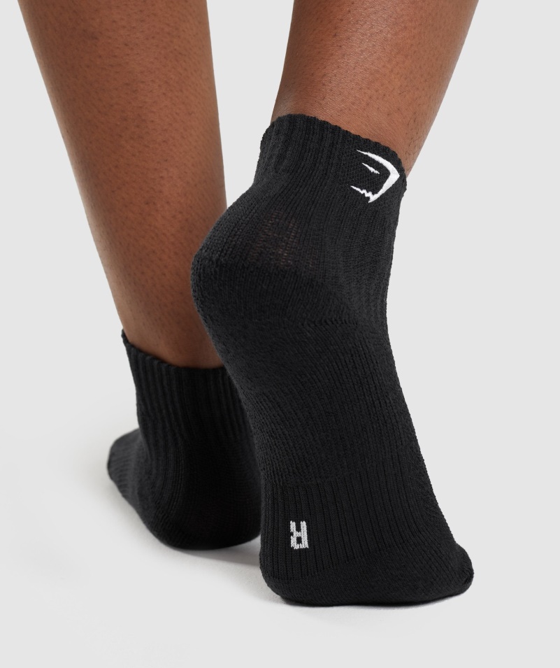 Gymshark Sharkhead Vyšívané štvrtkové Ponožky 2pk čierne