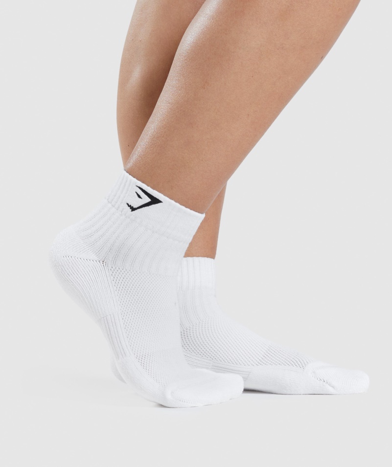 Gymshark Sharkhead Vyšívané štvrtkové Ponožky 2pk Bielo-čierne