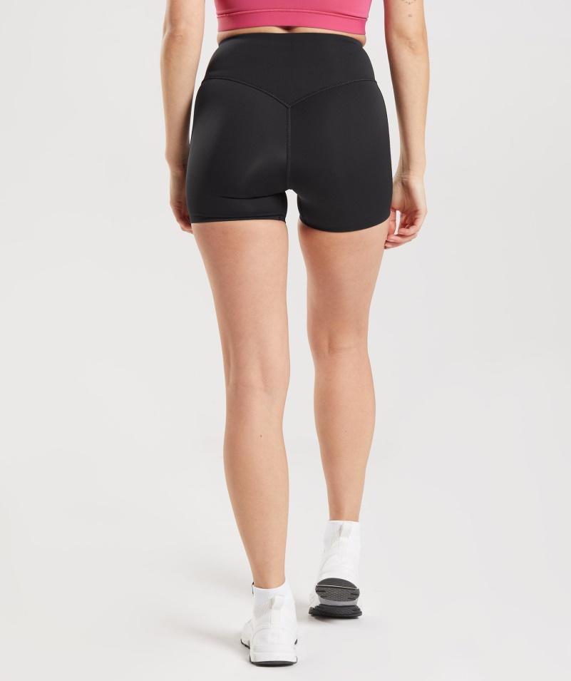 Gymshark Studio šortky čierne