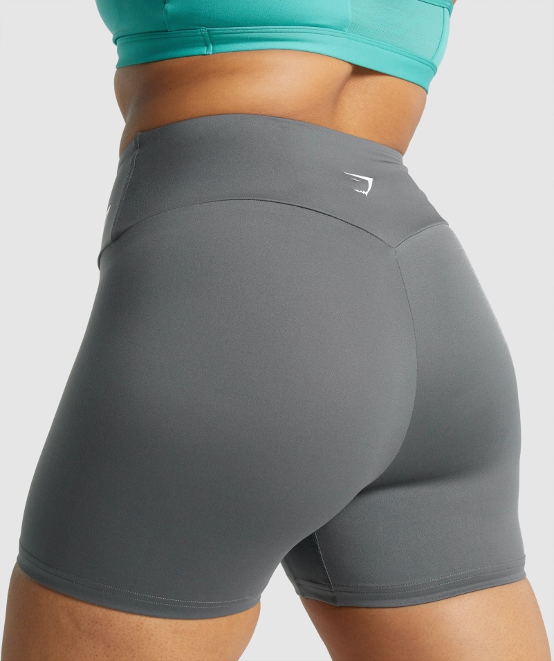 Gymshark Tréningové šortky Uhľovo šedé